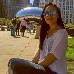 Meet your Posher, Larissa